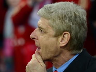Will Arsene Wenger lead his team towards a much needed trophy when they face Everton?